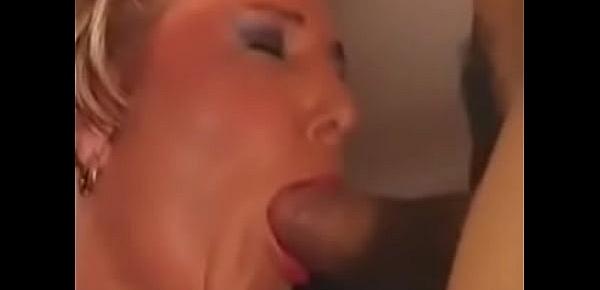 Sie ist 50 geile Gangbang-Chefin für reife Frauen